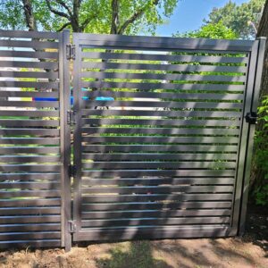 Horizontal-Aluminum-Semi-Privacy-Fence-Panels-Aluminum-Semi-Privacy-Fence-Panels